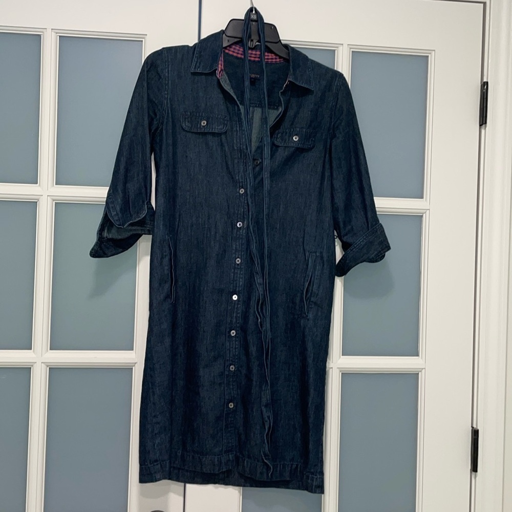 Talbots demin popover dressshirt with 2 front pockets with demin belt with cuffs